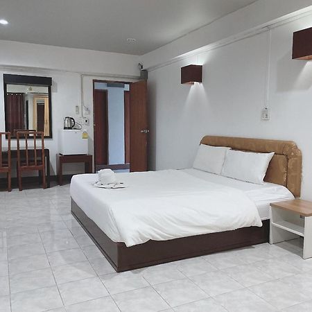 โรงแรมวินบางนา Win Bangna Hotel Bangkok Exterior photo