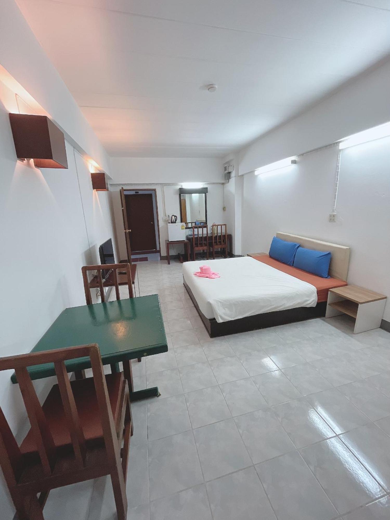 โรงแรมวินบางนา Win Bangna Hotel Bangkok Exterior photo
